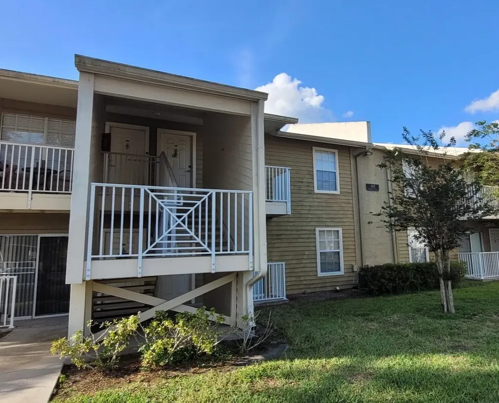 302 Lake Parsons Green Brandon FL 33511