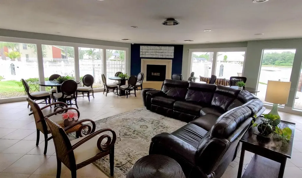 302 Lake Parsons Green Brandon FL 33511