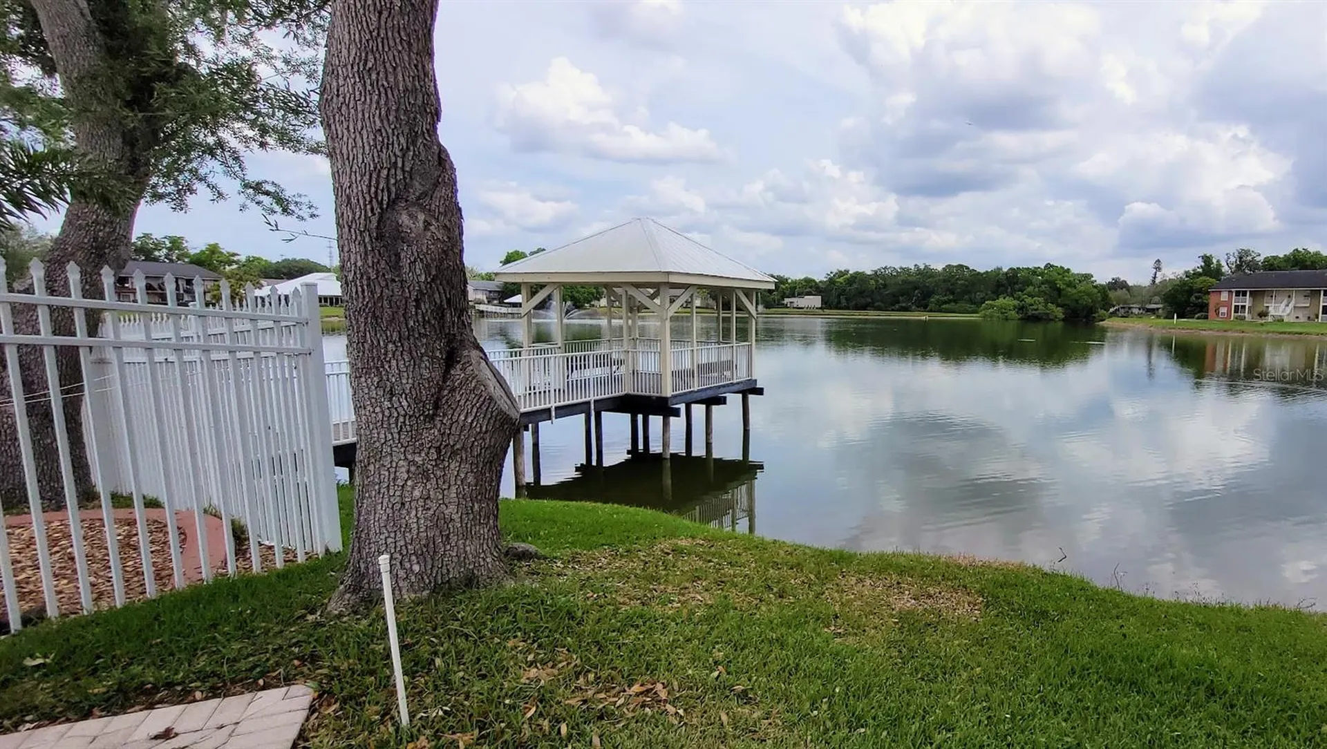 302 Lake Parsons Green Brandon FL 33511