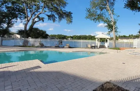 302 Lake Parsons Green Brandon FL 33511