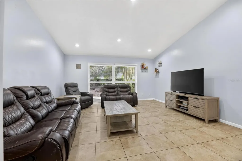 3909 Applegate Circle Brandon FL 33511