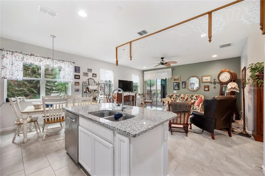 437 Sapphire Drive Davenport FL 33837
