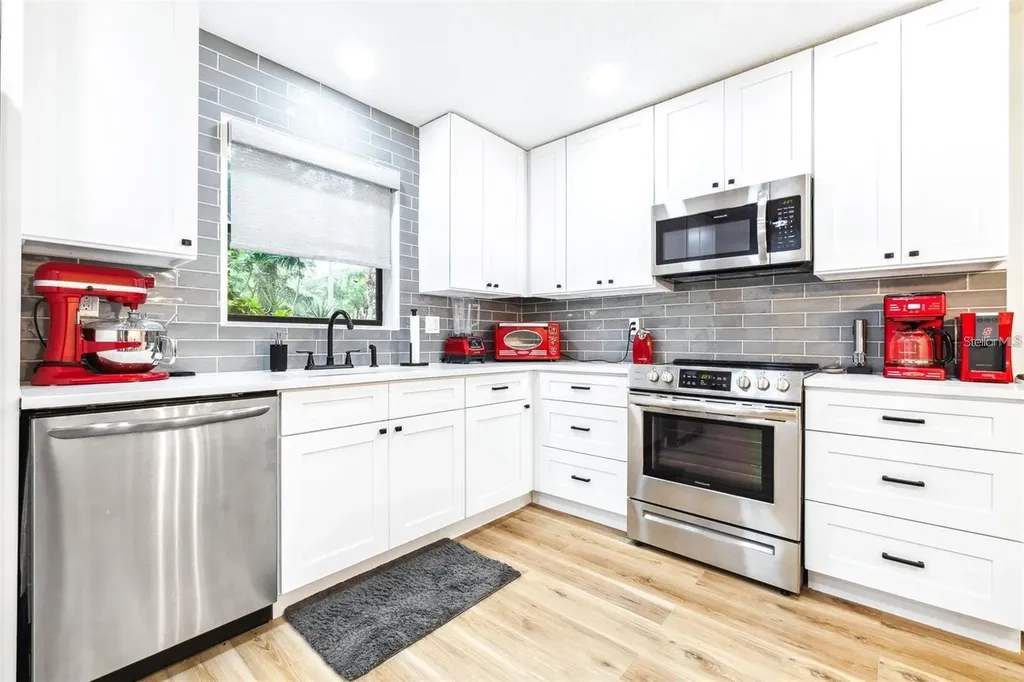 2201 Pine Drive Tarpon Springs FL 34689