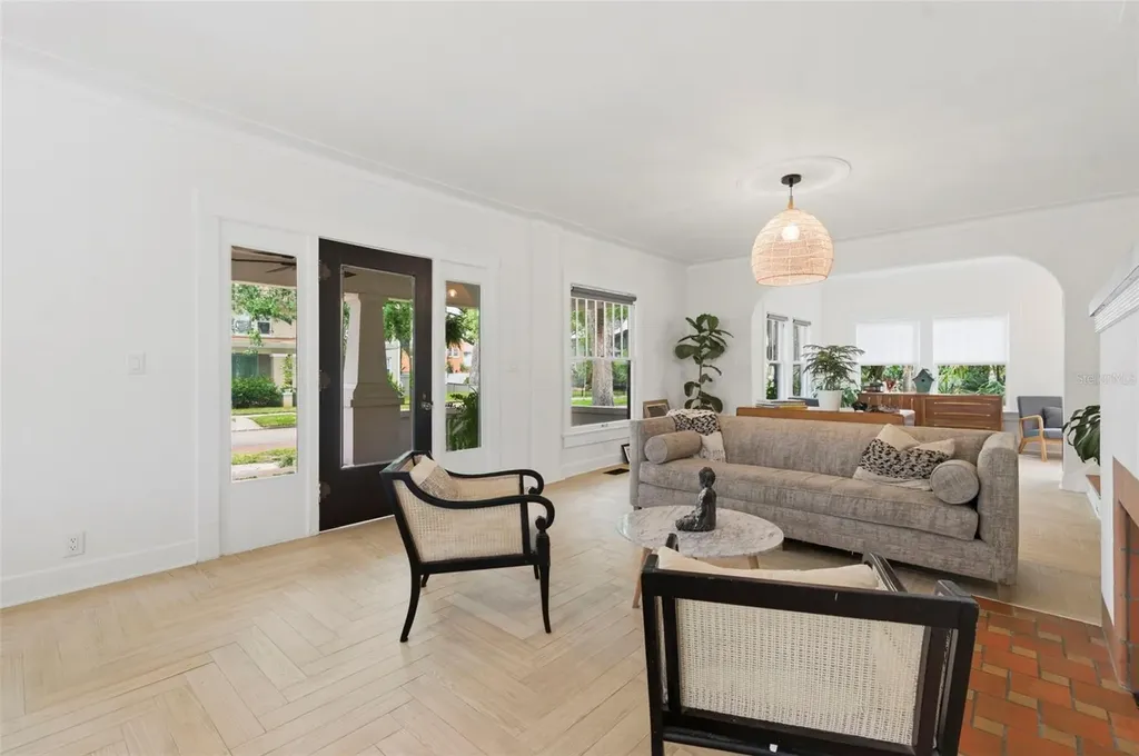 816 16th Avenue NE St Petersburg FL 33704