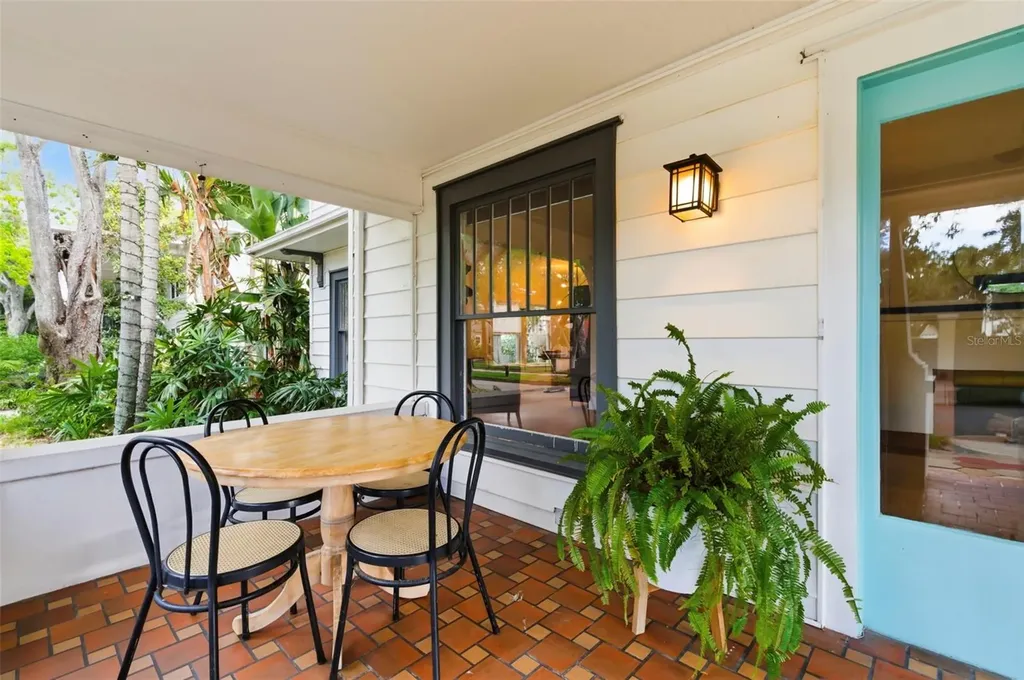 816 16th Avenue NE St Petersburg FL 33704