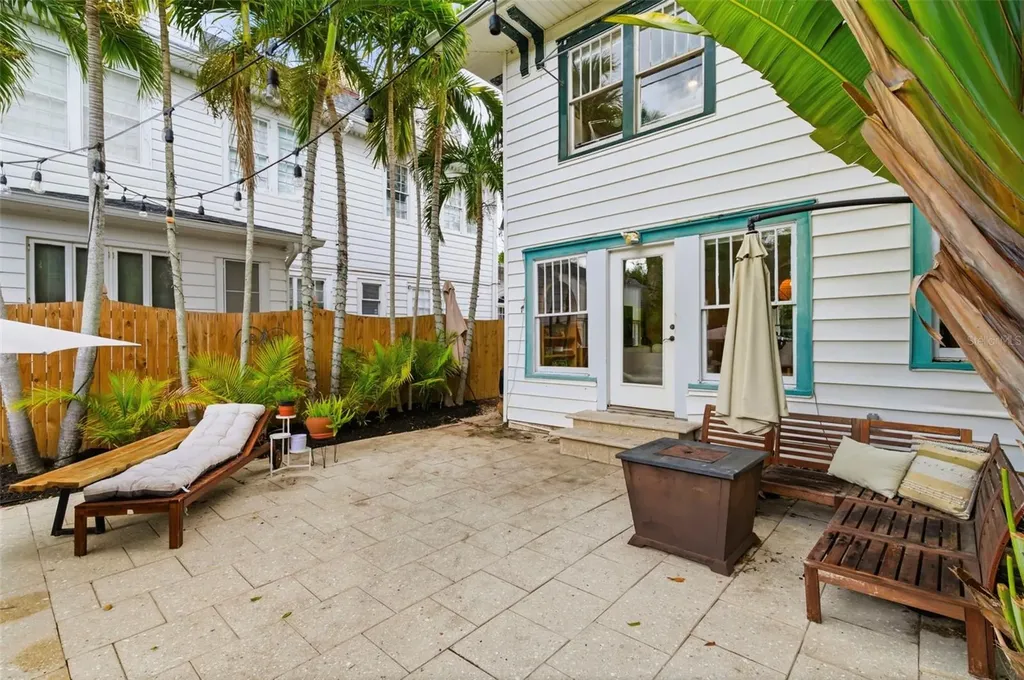 816 16th Avenue NE St Petersburg FL 33704
