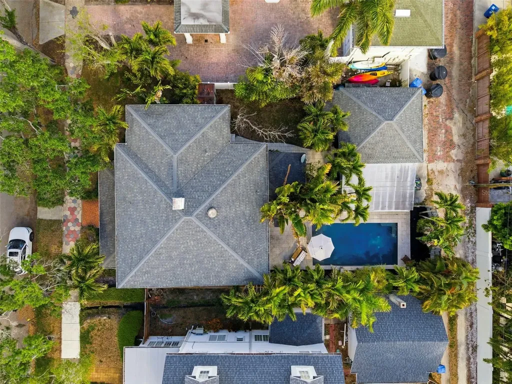 816 16th Avenue NE St Petersburg FL 33704