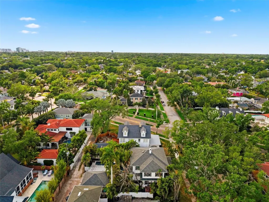 816 16th Avenue NE St Petersburg FL 33704