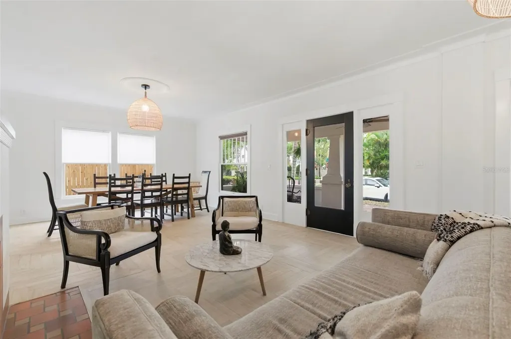 816 16th Avenue NE St Petersburg FL 33704