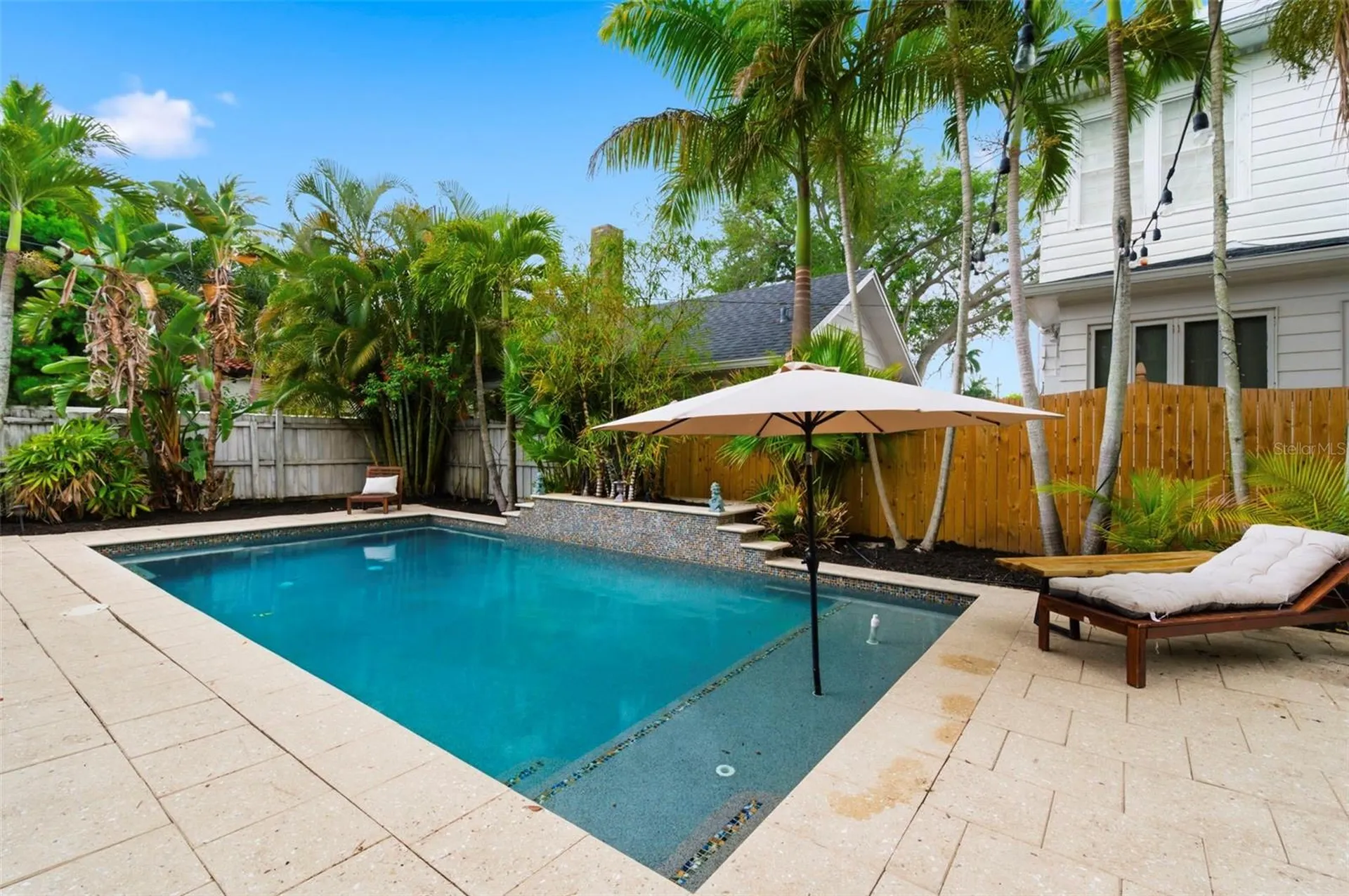 816 16th Avenue NE St Petersburg FL 33704