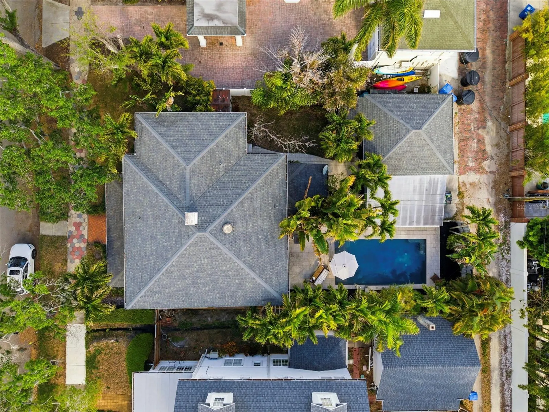 816 16th Avenue NE St Petersburg FL 33704