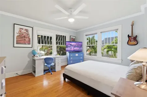 816 16th Avenue NE St Petersburg FL 33704