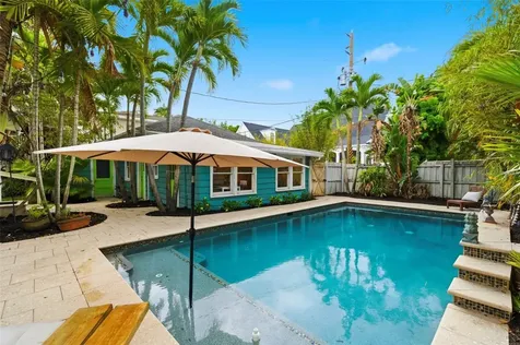 816 16th Avenue NE St Petersburg FL 33704