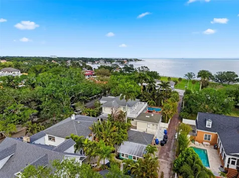 816 16th Avenue NE St Petersburg FL 33704