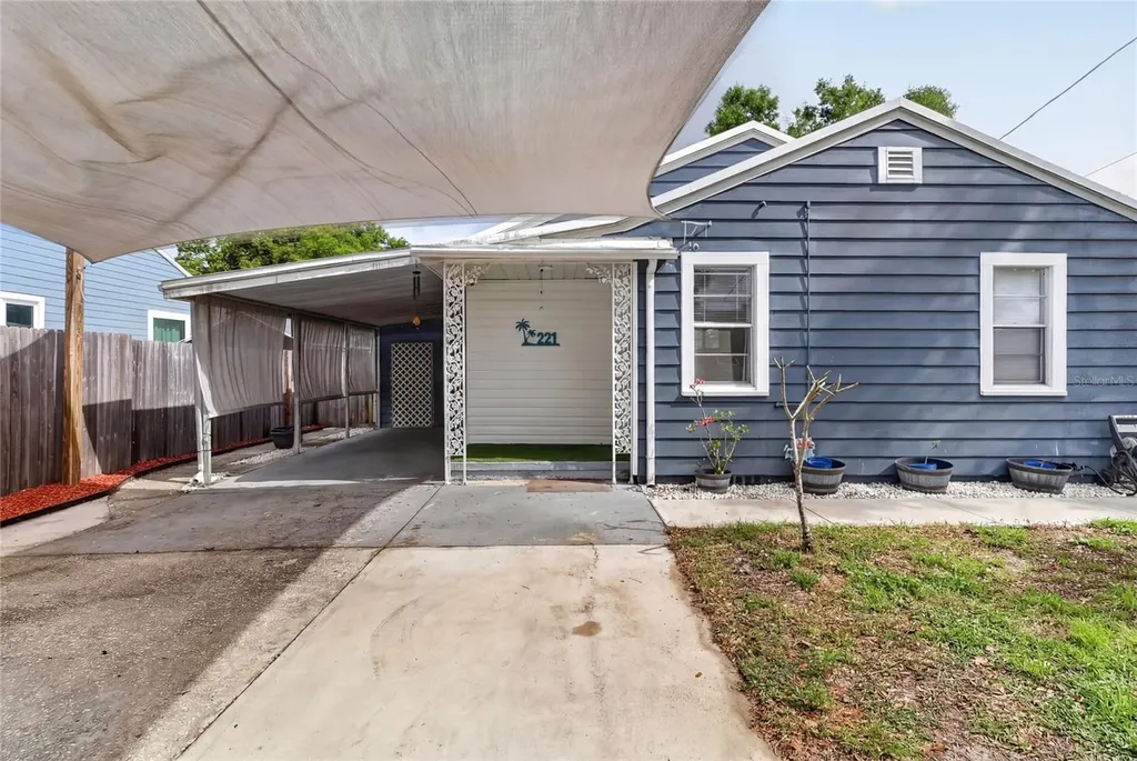 221 Avenue F SE Winter Haven FL 33880