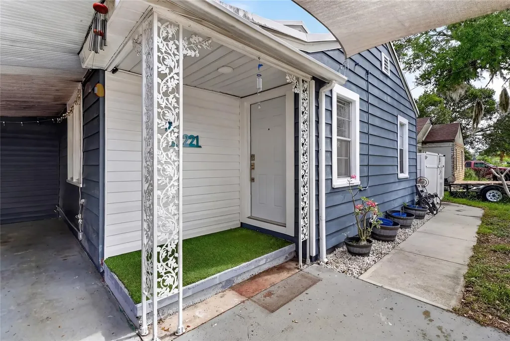 221 Avenue F SE Winter Haven FL 33880