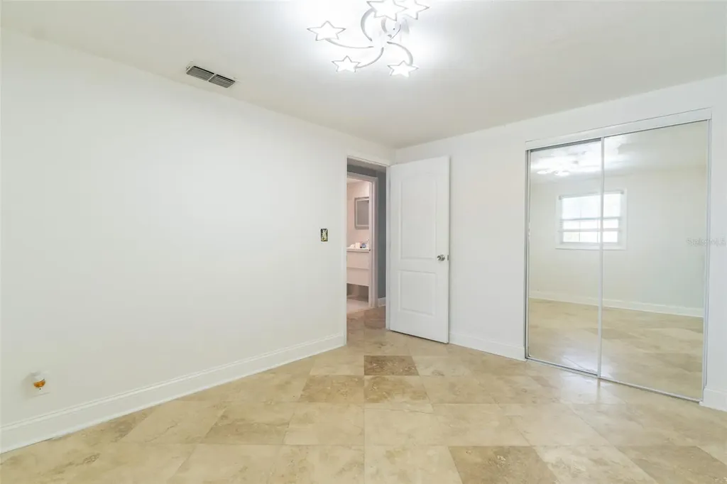 4540 W Jean Street Tampa FL 33614