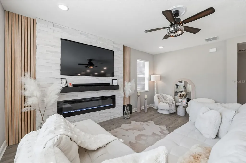 7273 Notched Pine Bend Wesley Chapel FL 33545