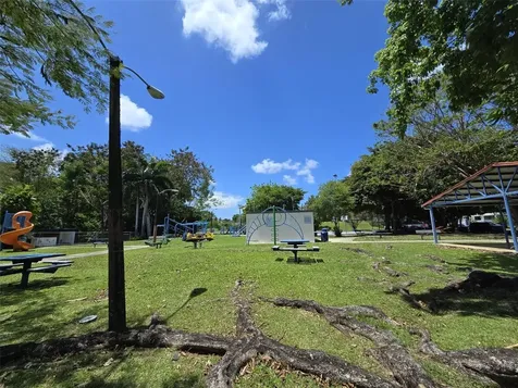R13 Nebraska Guaynabo PR 00969