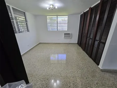 R13 Nebraska Guaynabo PR 00969