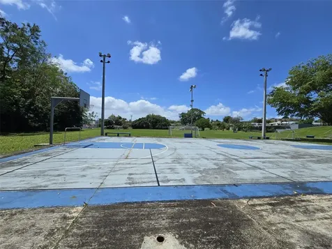 R13 Nebraska Guaynabo PR 00969