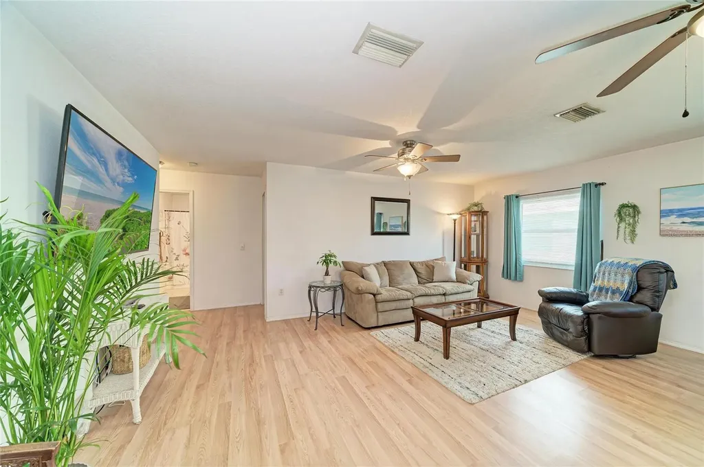2713 11th Avenue W Bradenton FL 34205