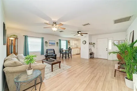 2713 11th Avenue W Bradenton FL 34205