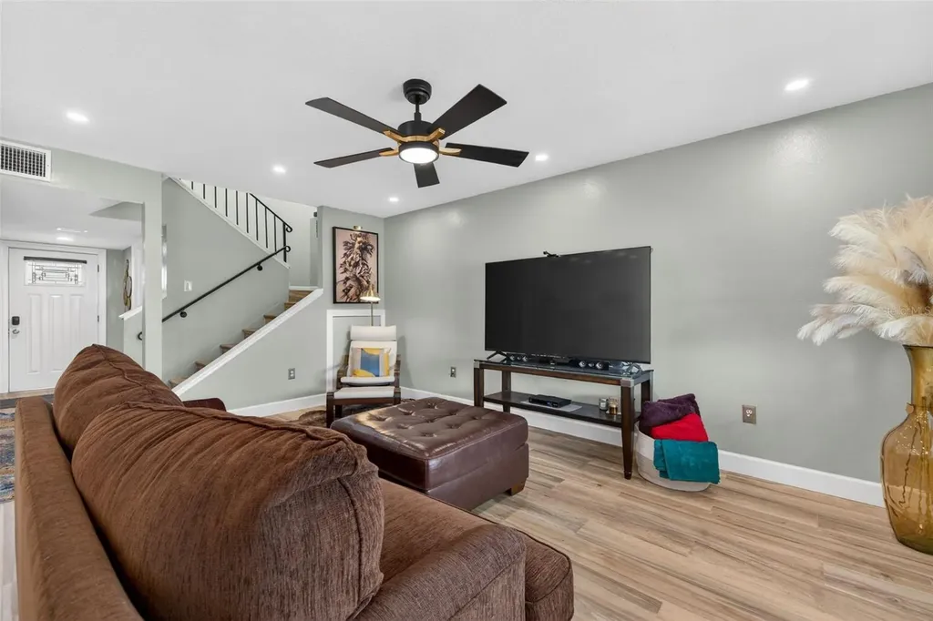 6537 Cape Hatteras Way NE St Petersburg FL 33702