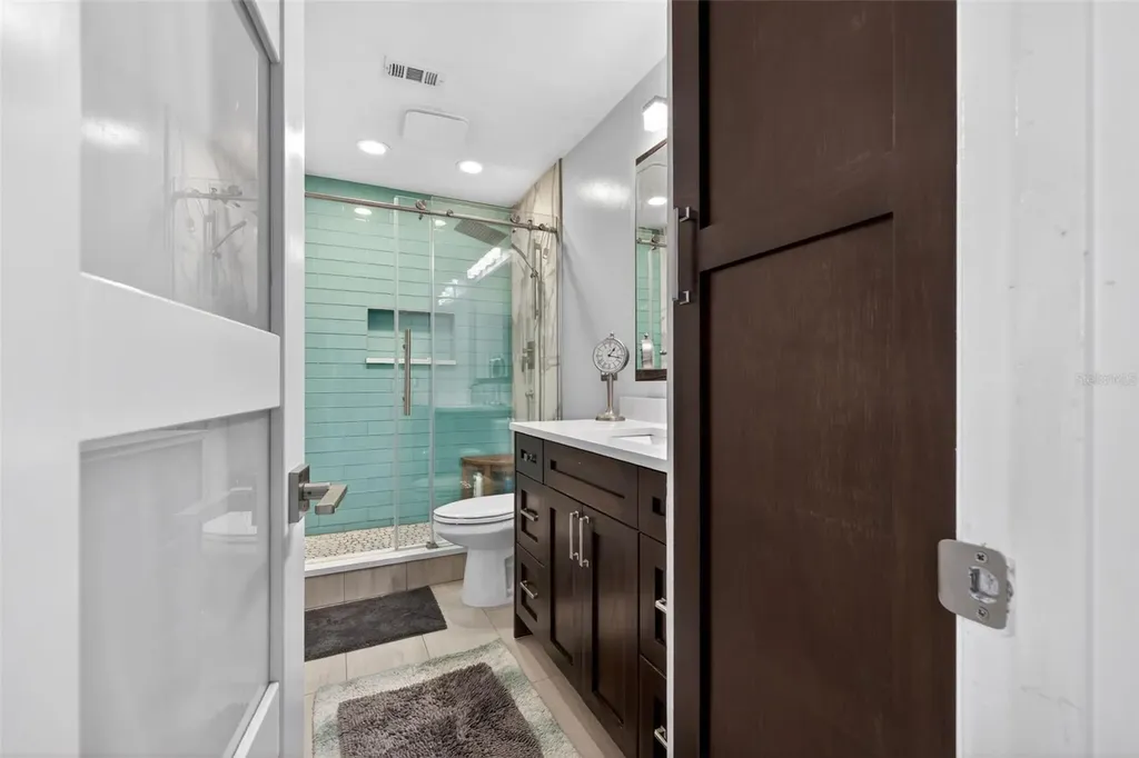 6537 Cape Hatteras Way NE St Petersburg FL 33702