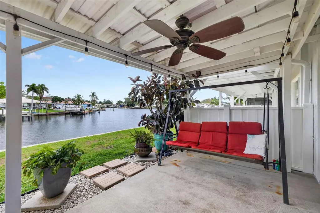 6537 Cape Hatteras Way NE St Petersburg FL 33702