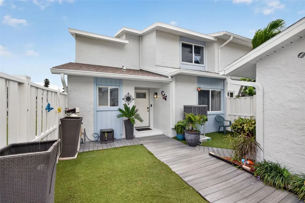 6537 Cape Hatteras Way NE St Petersburg FL 33702