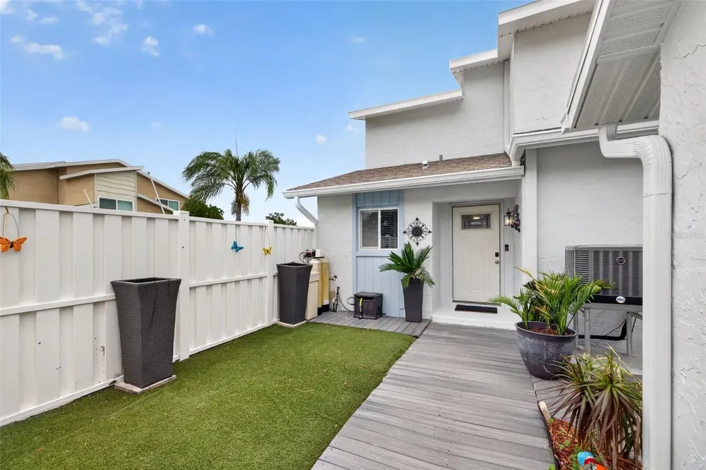 6537 Cape Hatteras Way NE St Petersburg FL 33702