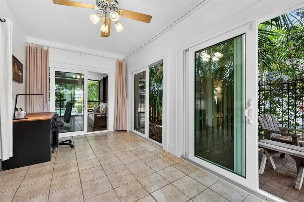 2318 Woodlawn Circle E St Petersburg FL 33704
