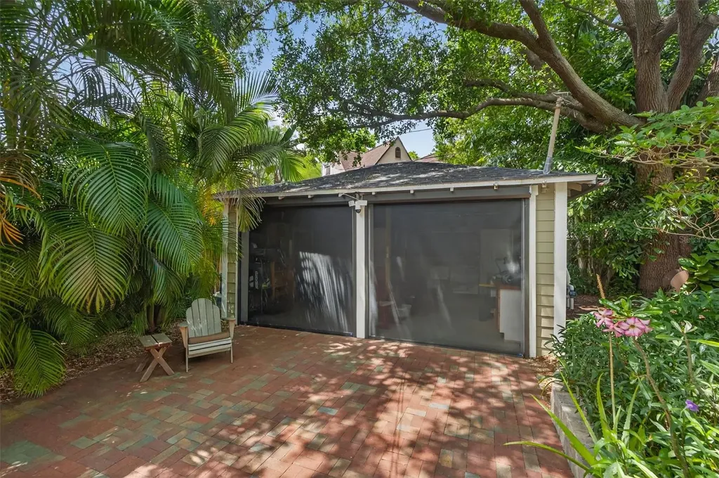 2318 Woodlawn Circle E St Petersburg FL 33704