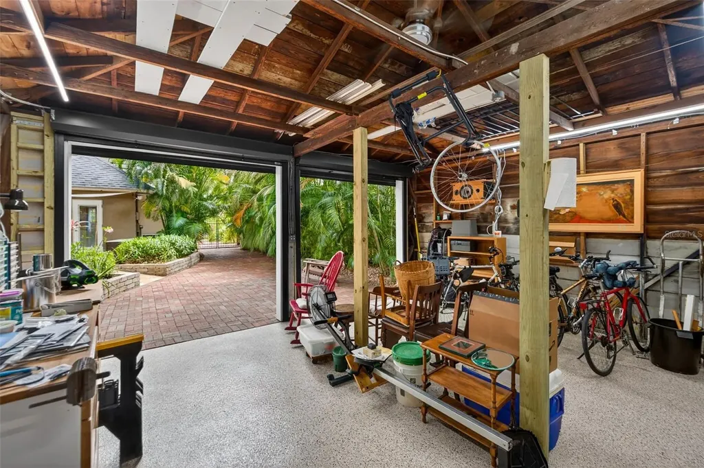 2318 Woodlawn Circle E St Petersburg FL 33704
