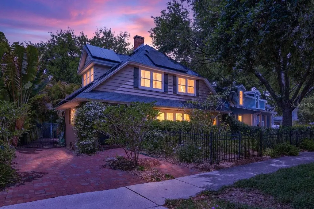 2318 Woodlawn Circle E St Petersburg FL 33704