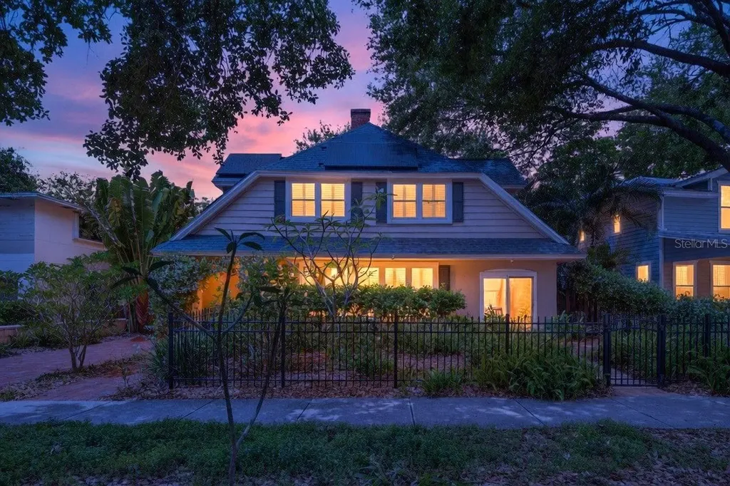 2318 Woodlawn Circle E St Petersburg FL 33704