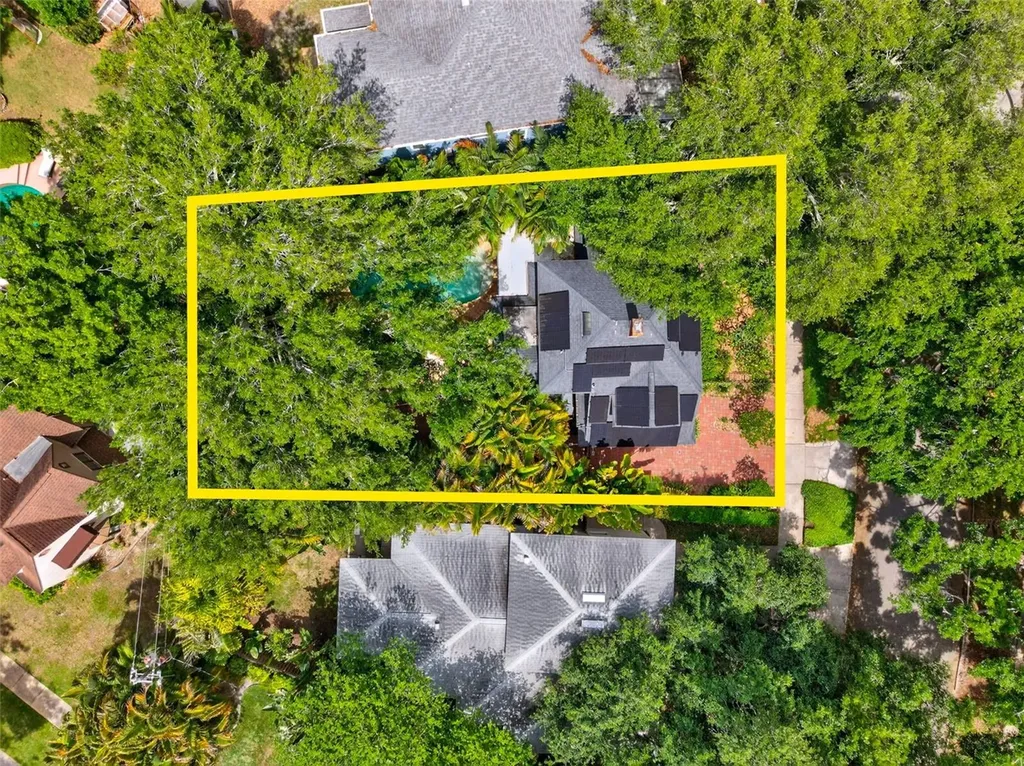 2318 Woodlawn Circle E St Petersburg FL 33704