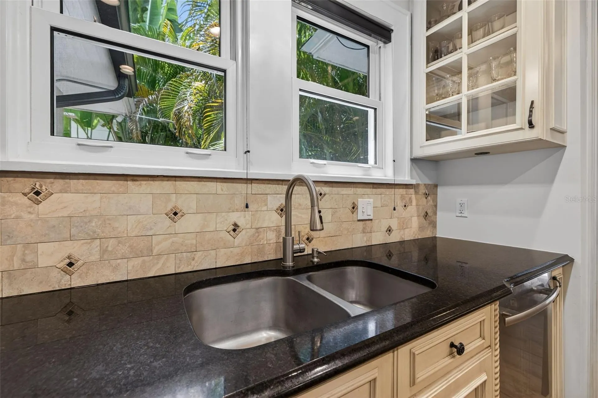 2318 Woodlawn Circle E St Petersburg FL 33704