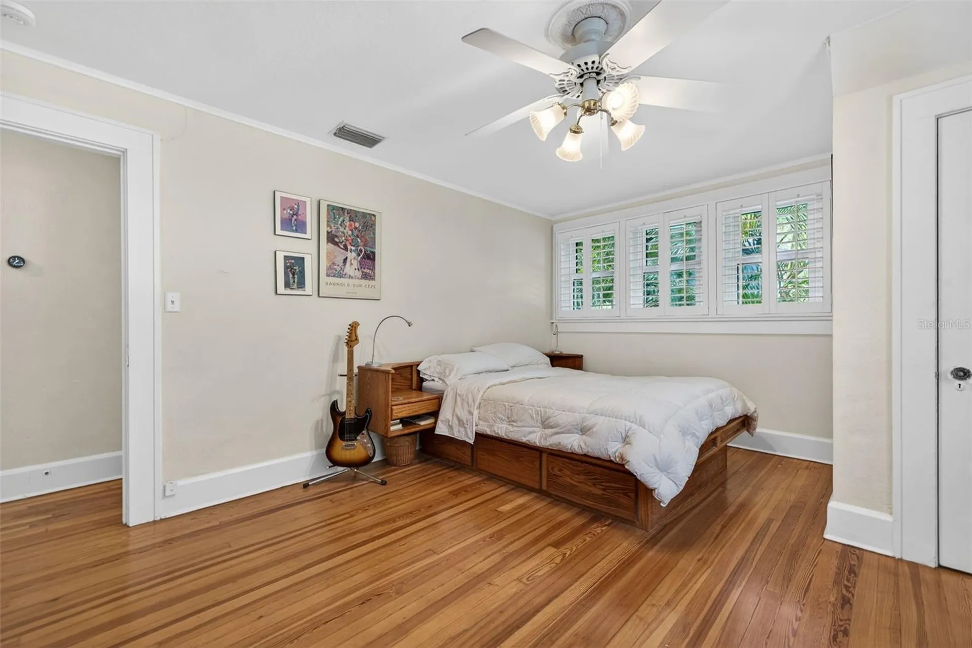 2318 Woodlawn Circle E St Petersburg FL 33704