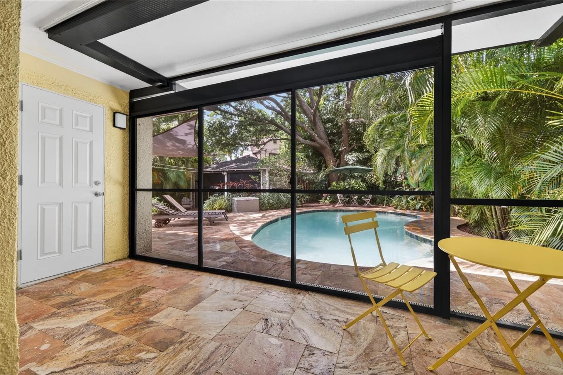 2318 Woodlawn Circle E St Petersburg FL 33704