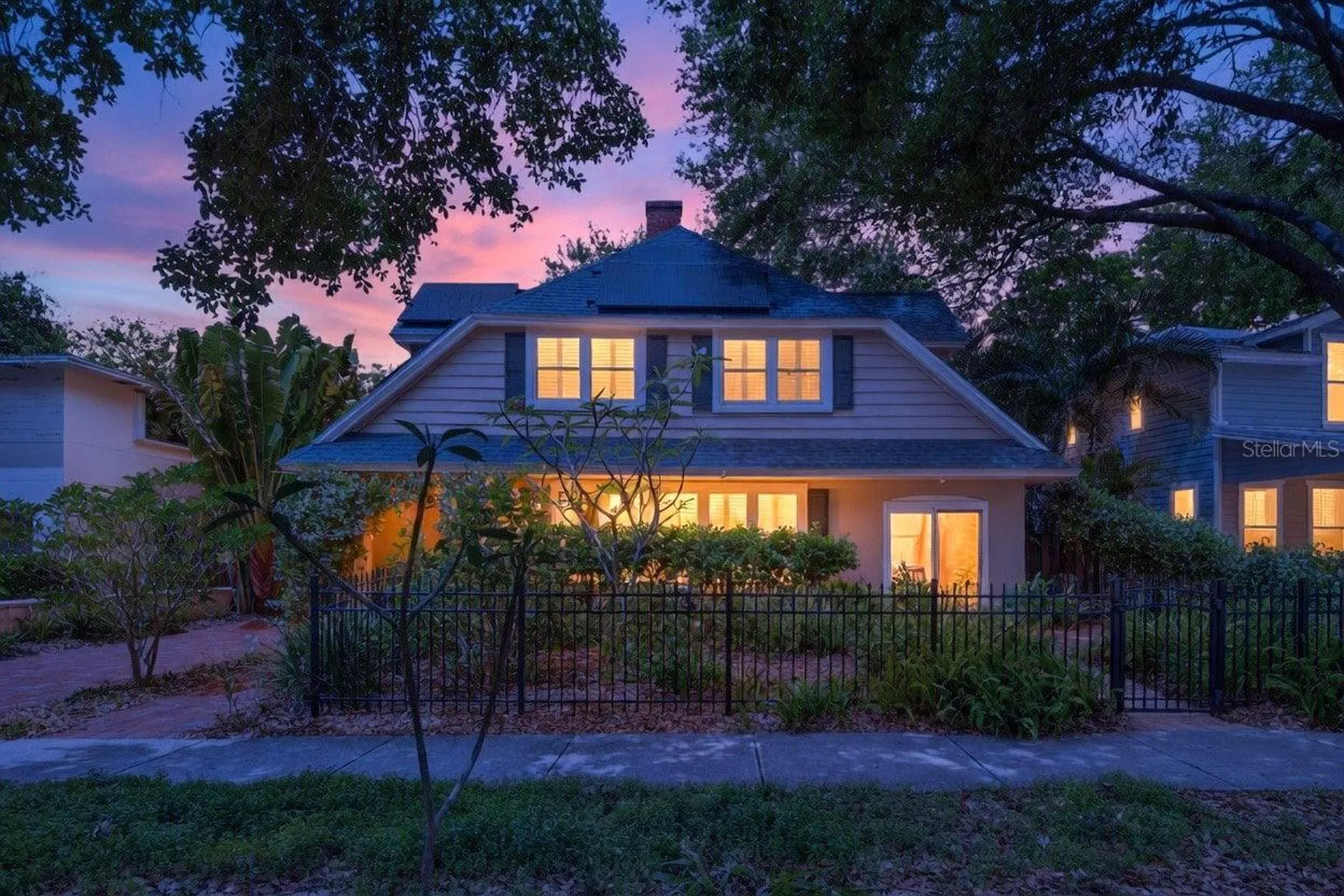 2318 Woodlawn Circle E St Petersburg FL 33704