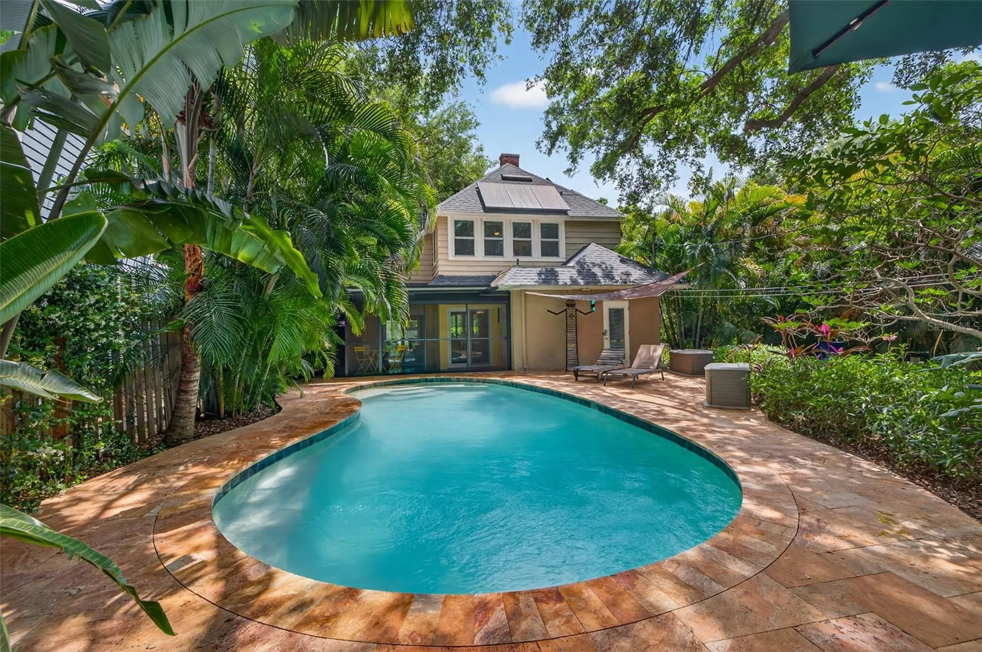 2318 Woodlawn Circle E St Petersburg FL 33704