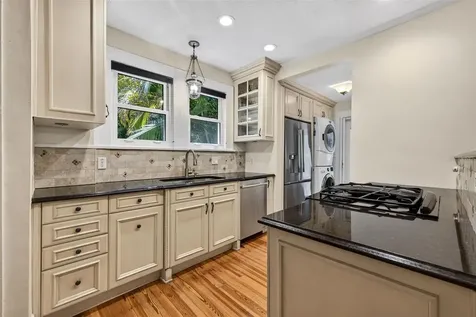 2318 Woodlawn Circle E St Petersburg FL 33704