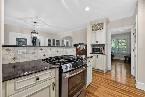 2318 Woodlawn Circle E St Petersburg FL 33704