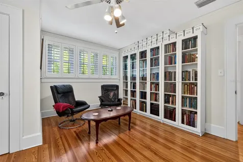 2318 Woodlawn Circle E St Petersburg FL 33704