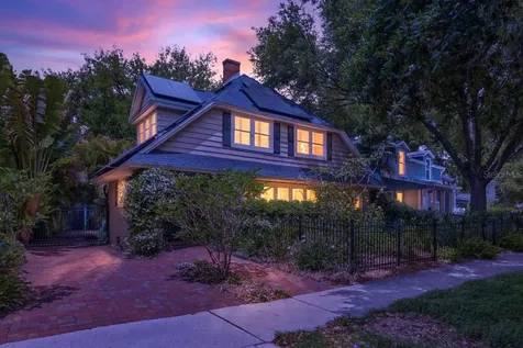 2318 Woodlawn Circle E St Petersburg FL 33704