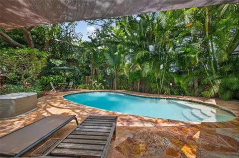 2318 Woodlawn Circle E St Petersburg FL 33704