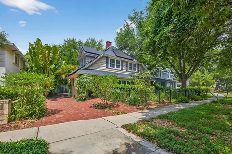 2318 Woodlawn Circle E St Petersburg FL 33704