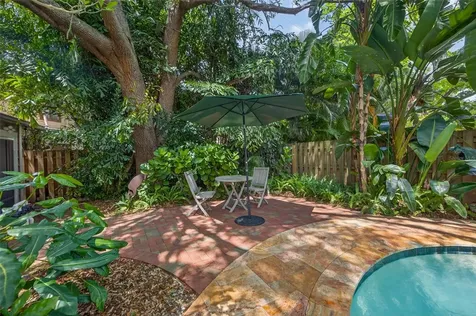 2318 Woodlawn Circle E St Petersburg FL 33704